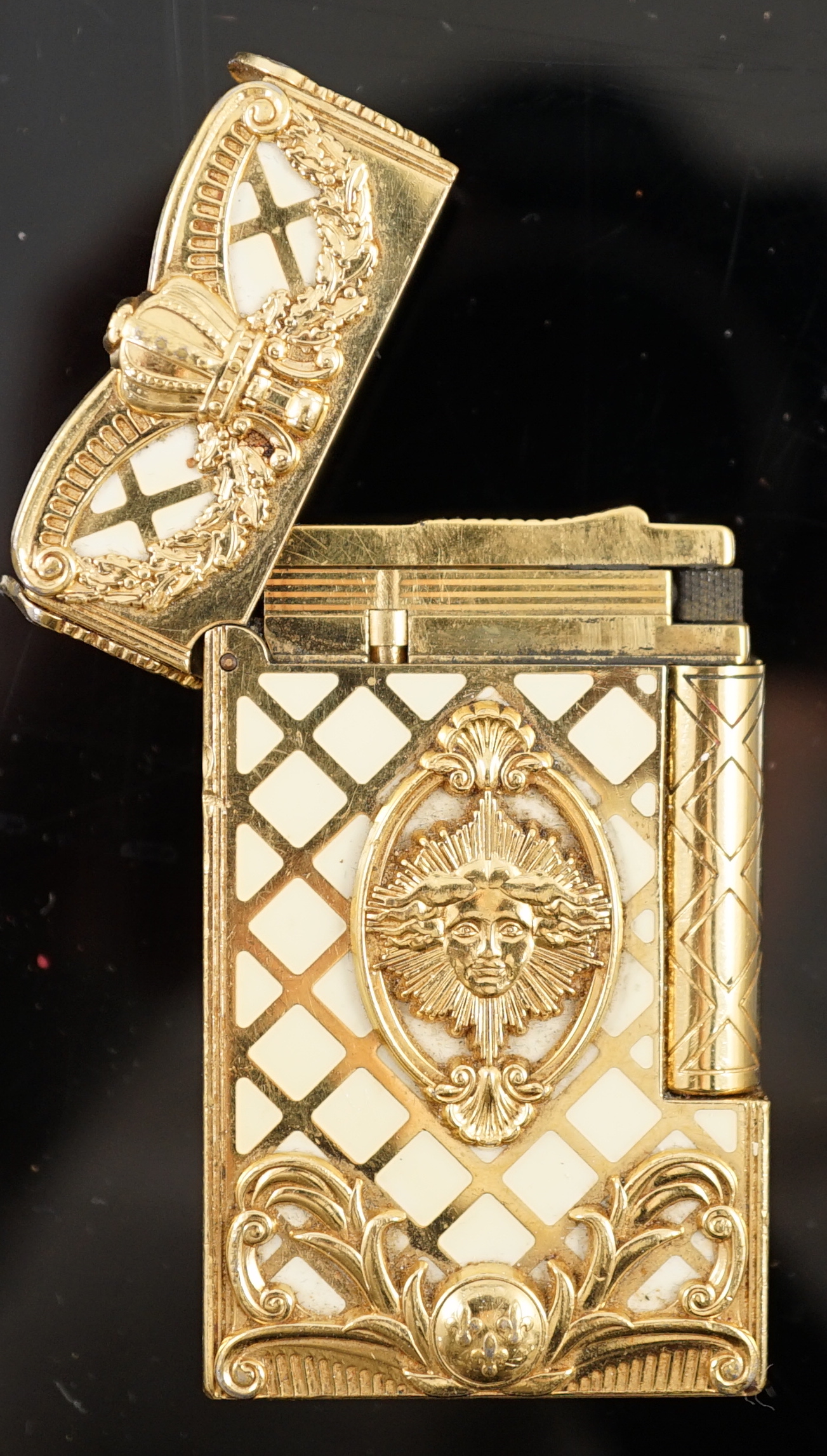 An S.J. Dupont gold plated and Chinese lacquer Gatsby Versailles cigarette lighter